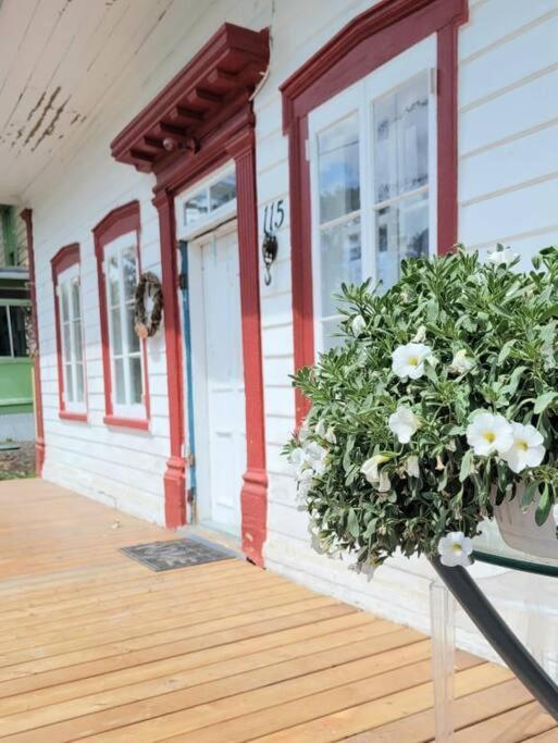 Saint-Jean Om Chalet 1 Avec Spa Face Au Fleuve מראה חיצוני תמונה