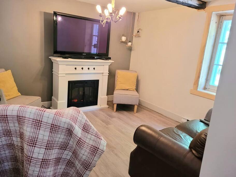 Saint-Jean Om Chalet 1 Avec Spa Face Au Fleuve מראה חיצוני תמונה