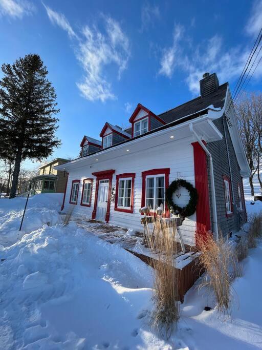 Saint-Jean Om Chalet 1 Avec Spa Face Au Fleuve מראה חיצוני תמונה
