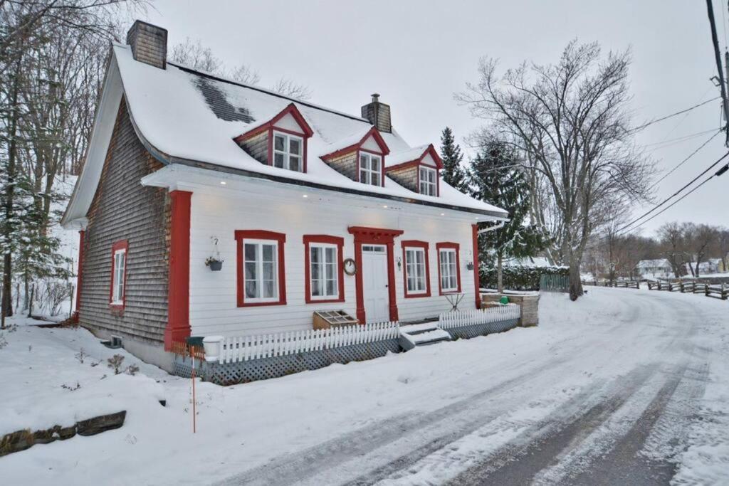 Saint-Jean Om Chalet 1 Avec Spa Face Au Fleuve מראה חיצוני תמונה