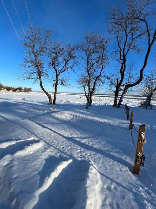 Saint-Jean Om Chalet 1 Avec Spa Face Au Fleuve מראה חיצוני תמונה